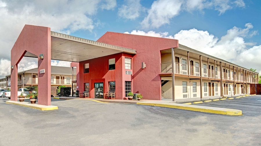 Deluxe Inn San Antonio