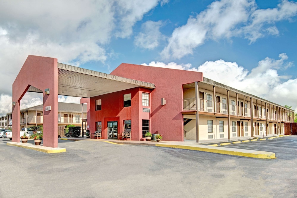 cheap hotels near lackland afb