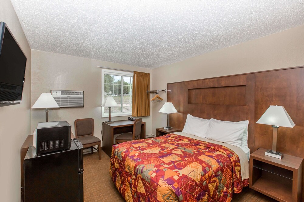 Days Inn by Wyndham Pierre