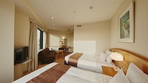In-room safe, desk, laptop workspace, iron/ironing board