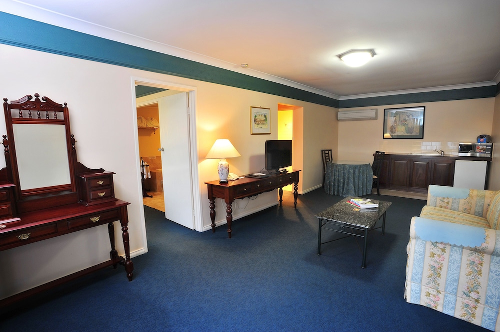 The Clifton & Grittleton Lodge