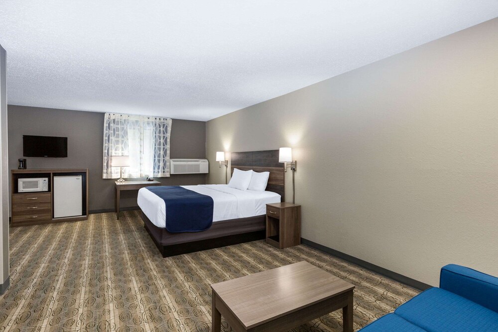 Days Inn & Suites by Wyndham Wisconsin Dells