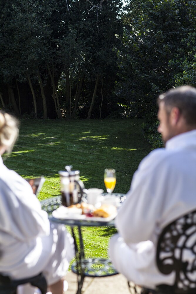 Outdoor dining, Flackley Ash Hotel