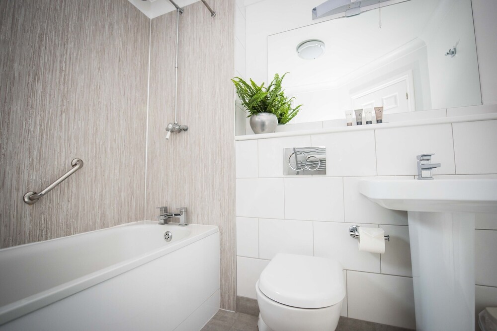 Bathroom, Flackley Ash Hotel