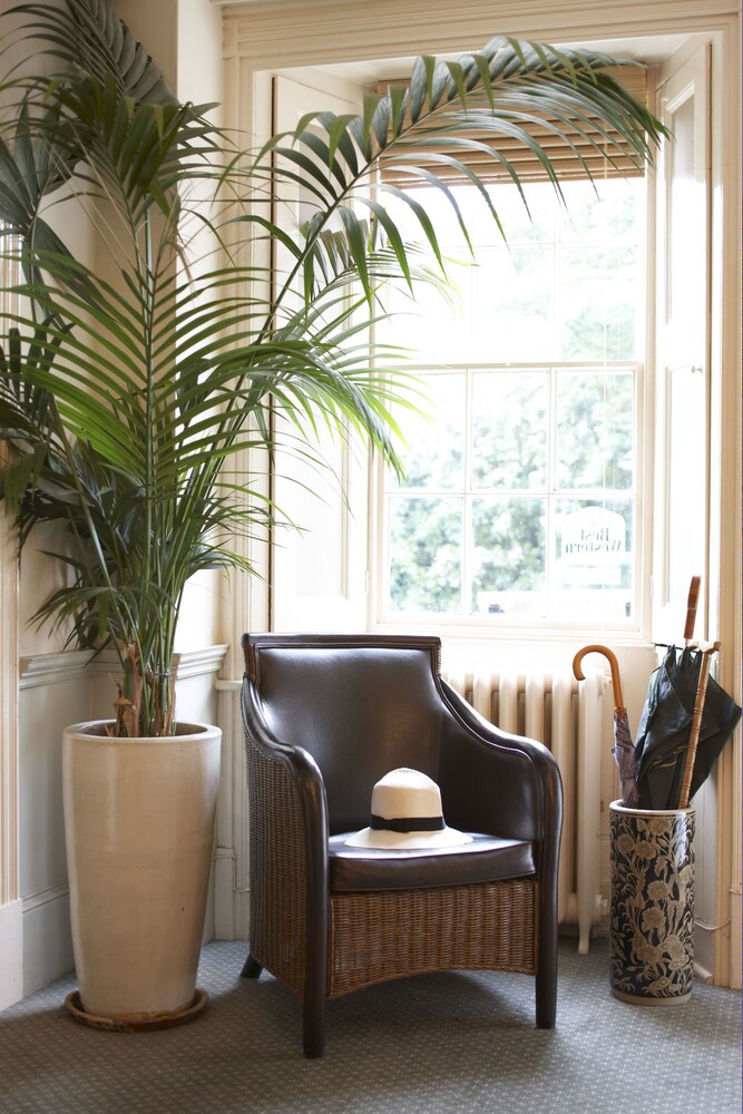 Lobby sitting area, Flackley Ash Hotel