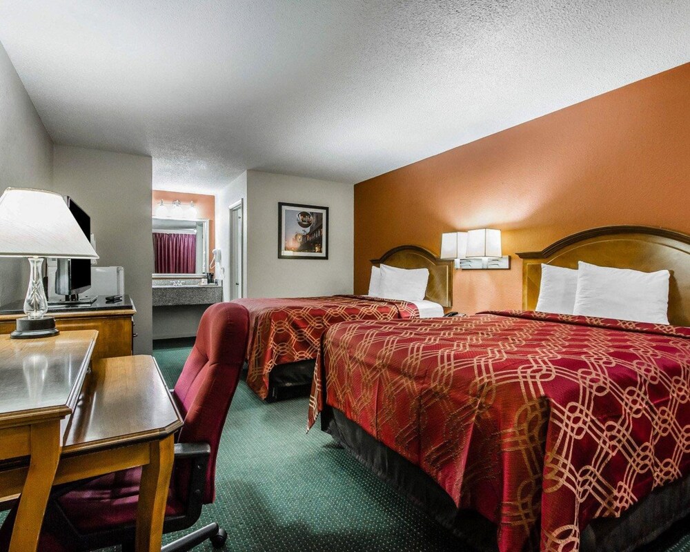 Room, Econo Lodge Inn & Suites