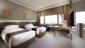 Minibar, két bảo mật tại phòng, bàn, màn/rèm cản sáng