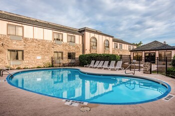 Quality Inn Suites Muskegon 2020 Room Prices Reviews