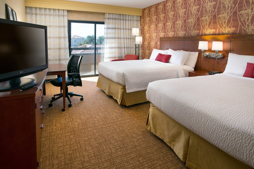 Courtyard by Marriott Phoenix Airport