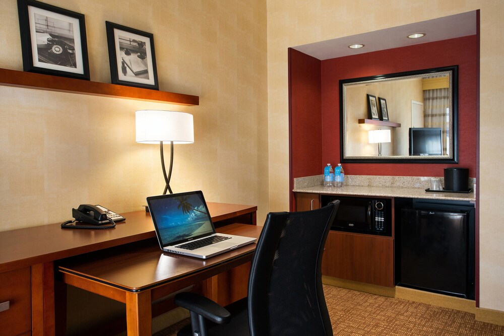 Courtyard by Marriott Phoenix Airport