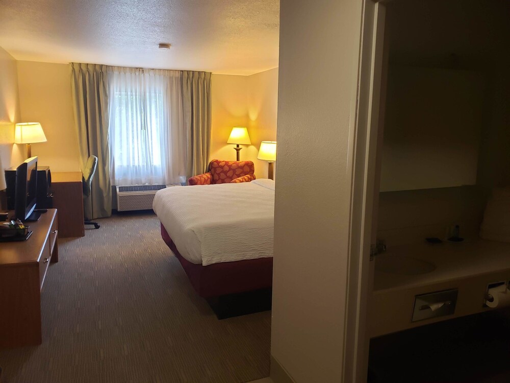 Room, Country Inn & Suites by Radisson, Fairview Heights, IL