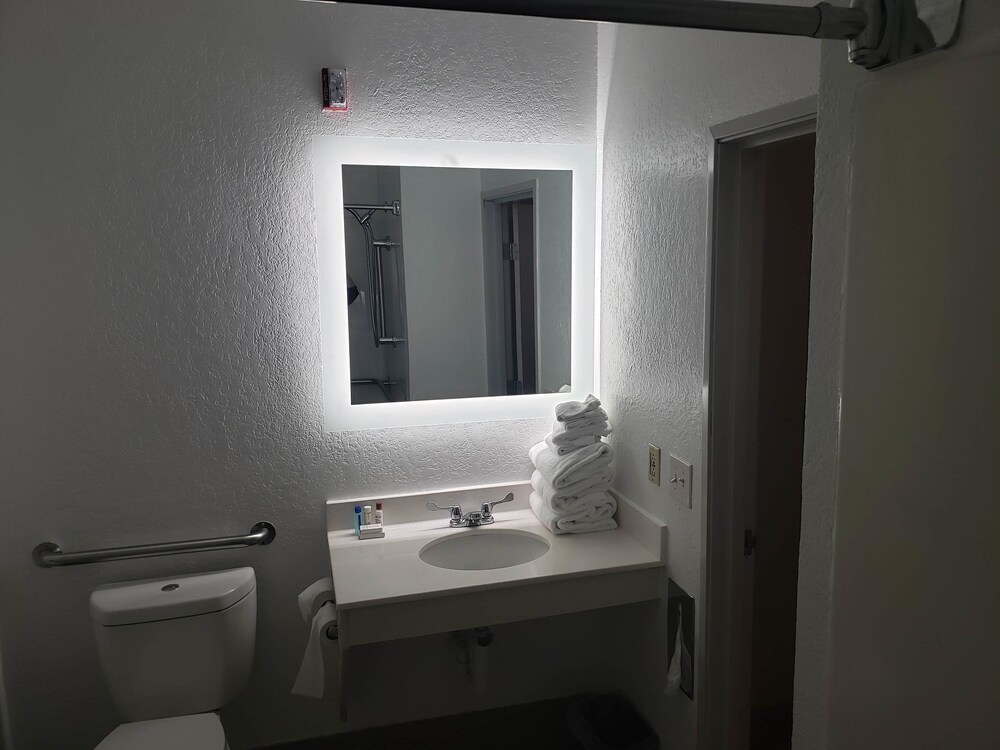 Bathroom, Country Inn & Suites by Radisson, Fairview Heights, IL