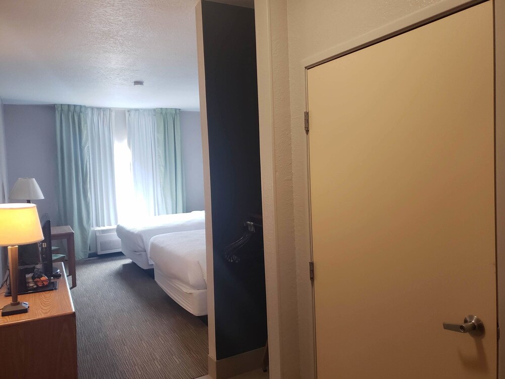 Room, Country Inn & Suites by Radisson, Fairview Heights, IL