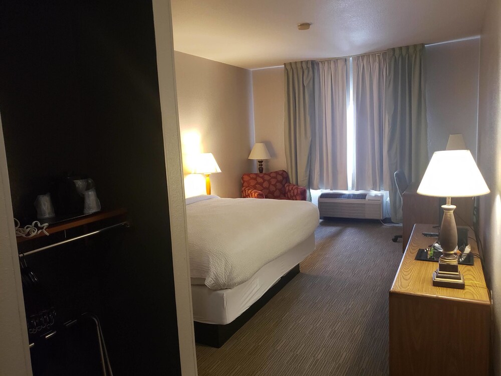 Room, Country Inn & Suites by Radisson, Fairview Heights, IL