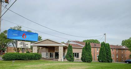 Motel 6 Rockford, IL