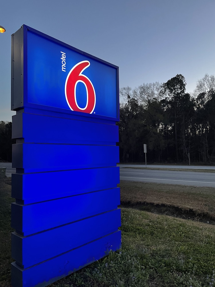 Motel 6 Pooler, GA - Savannah Airport