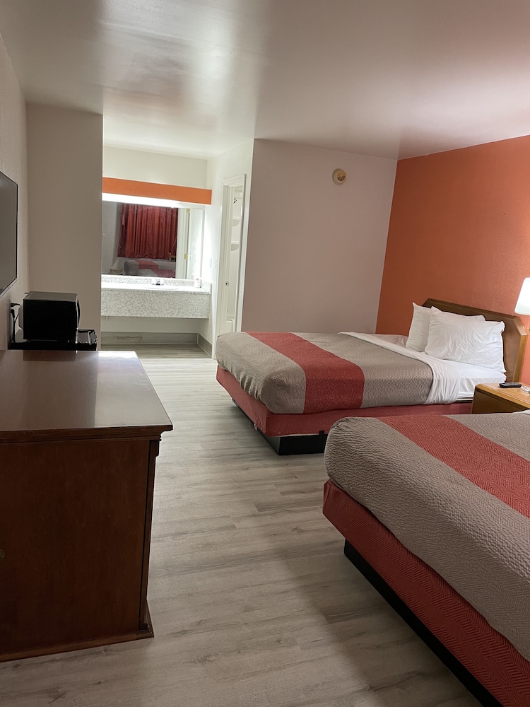 Motel 6 Pooler, GA - Savannah Airport