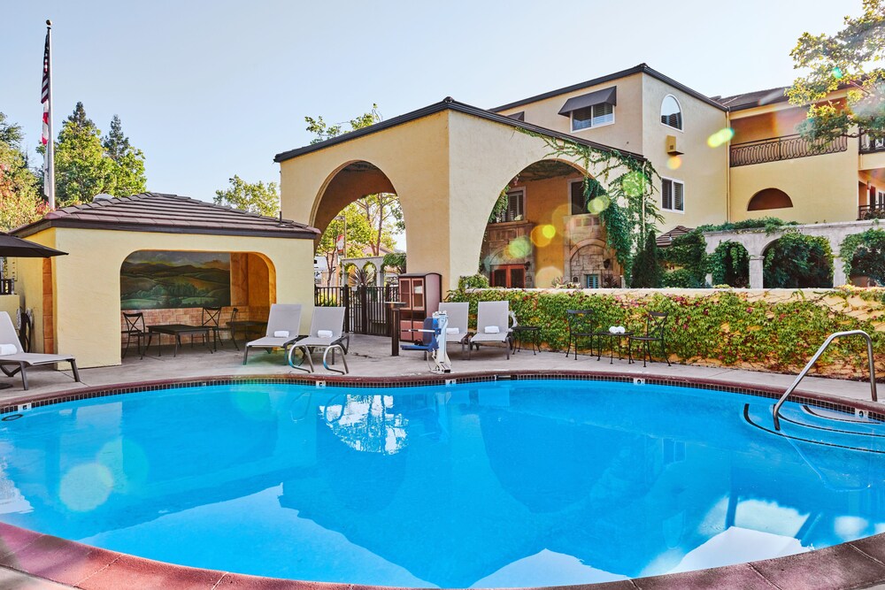 Outdoor pool, Best Western Dry Creek Inn