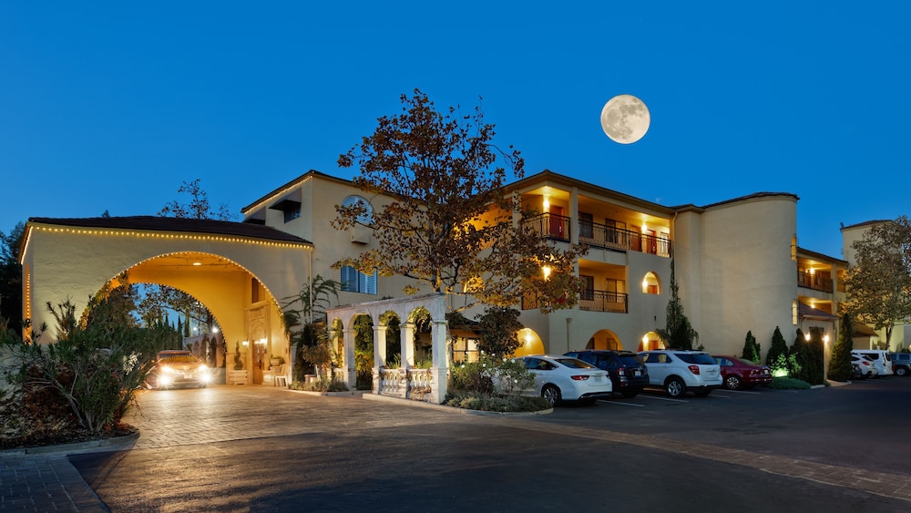 Front of property - evening/night, Best Western Dry Creek Inn