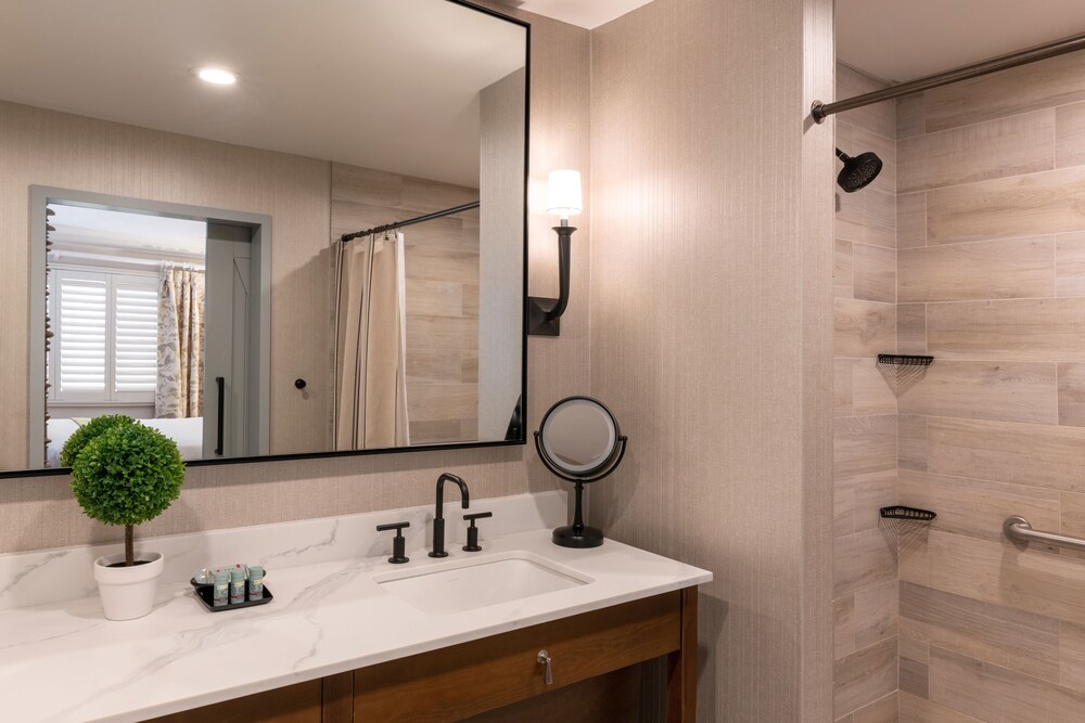 Bathroom, Best Western Dry Creek Inn