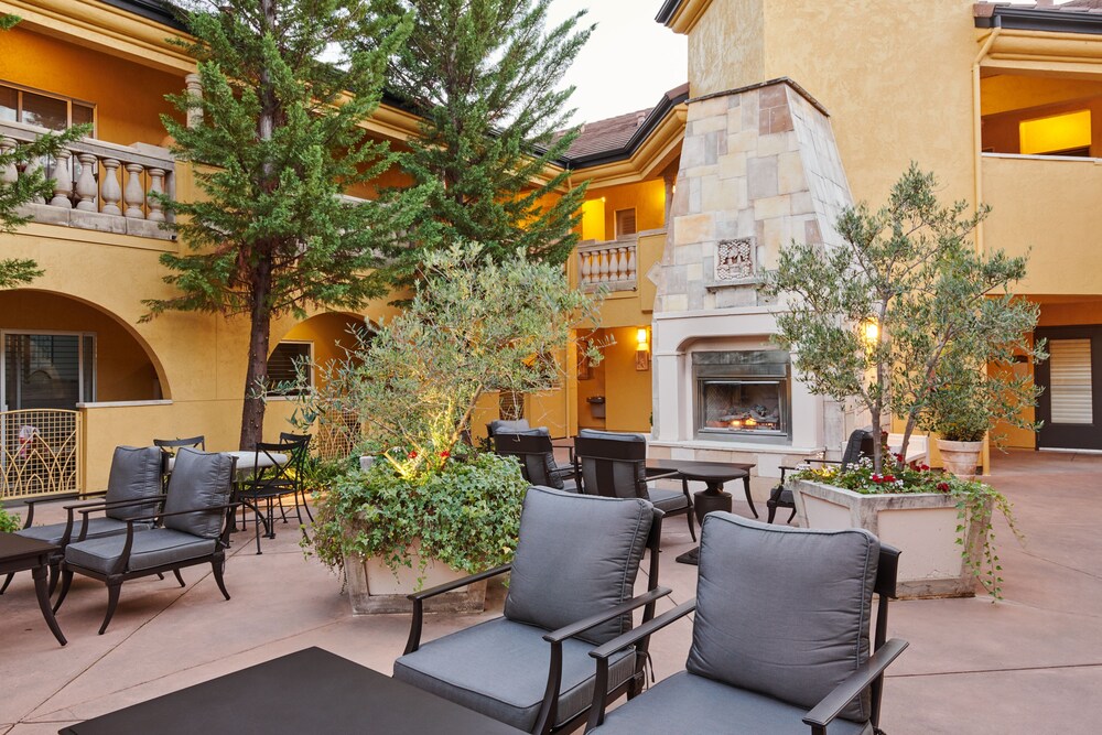 Courtyard view, Best Western Dry Creek Inn