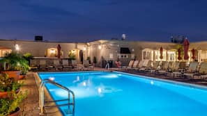 Outdoor pool, sun loungers