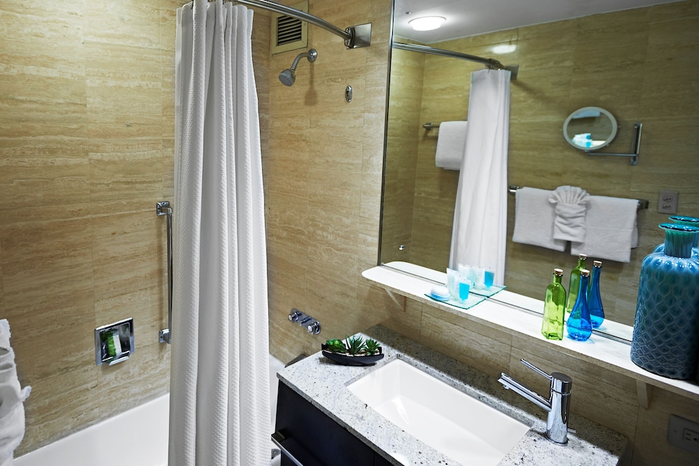 Lavabo del cuarto de baño, Miami International Airport Hotel