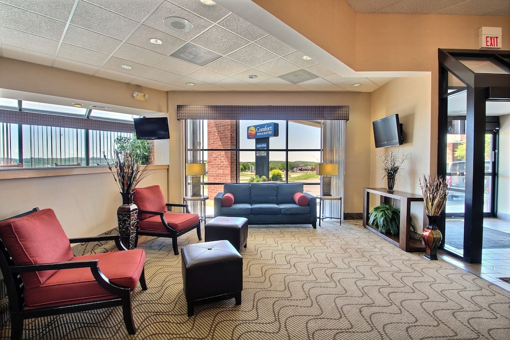 Comfort Inn & Suites Madison - Airport