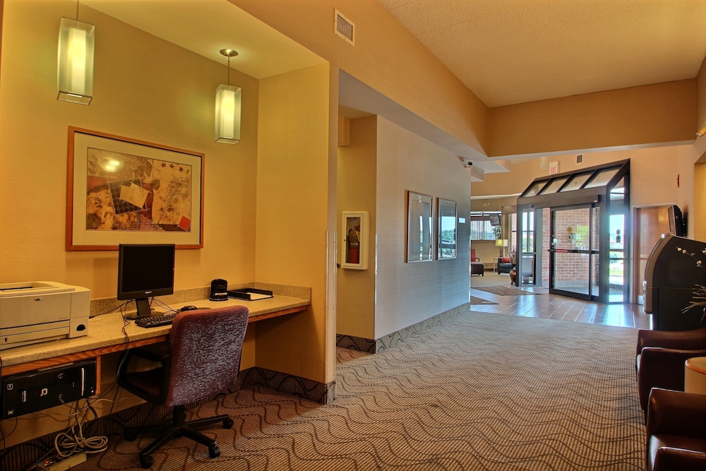 Comfort Inn & Suites Madison - Airport