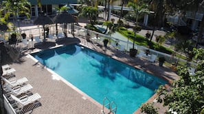 Outdoor pool, free cabanas, sun loungers