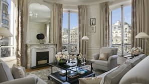 Premium bedding, down duvet, Select Comfort beds, free minibar