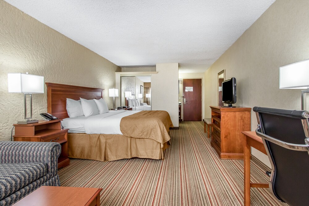 Clarion Hotel Broken Arrow - Tulsa