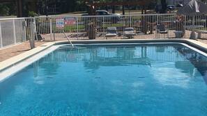 Piscina externa sazonal