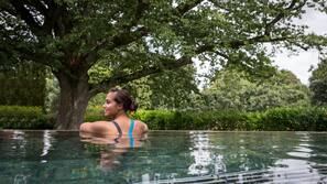 Indoor pool, 2 outdoor pools
