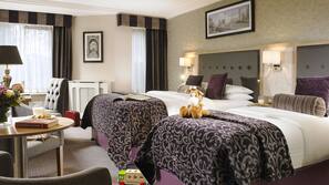 Hypo-allergenic bedding, in-room safe, desk, blackout drapes