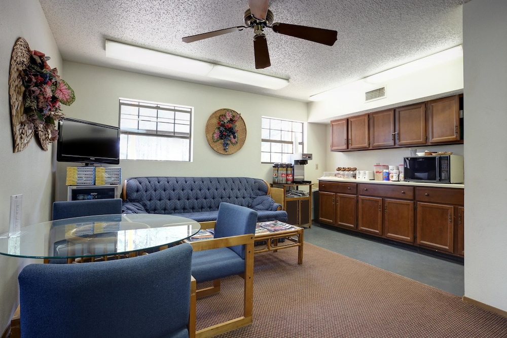 Breakfast area, Country Side Inn