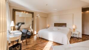 Hypo-allergenic bedding, minibar, in-room safe, desk