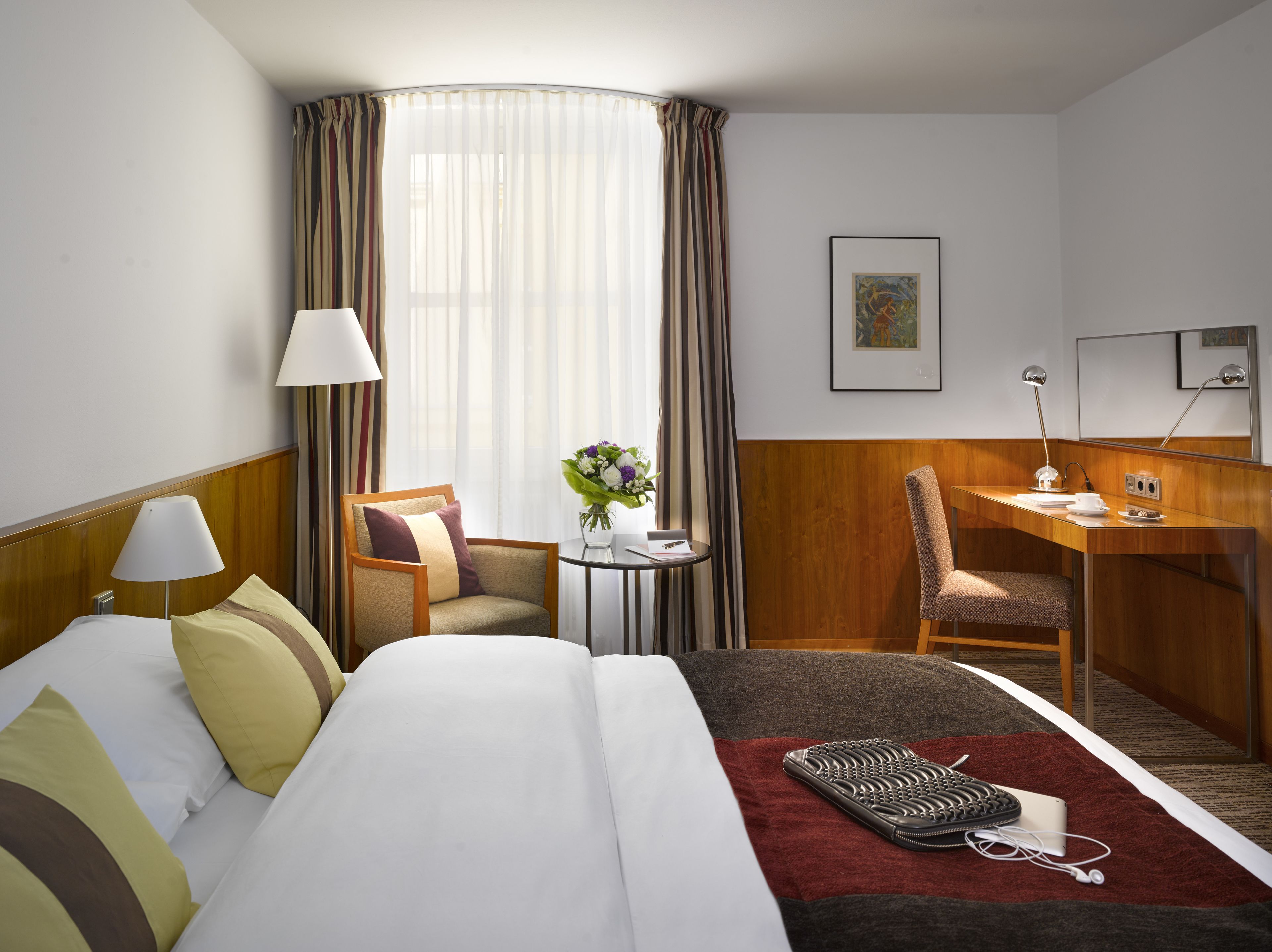 hotel palais vienna hypo minibar allergenic bedding desk safe