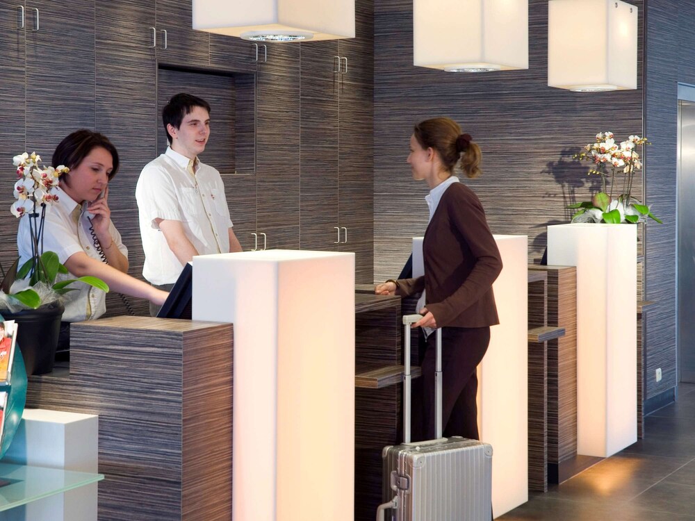 Reception, ibis Antwerpen Centrum