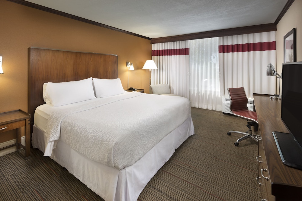 Four Points by Sheraton Kansas City Airport