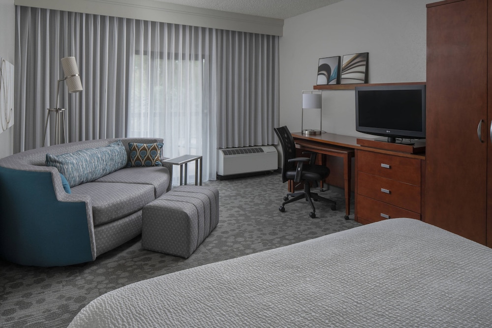 Courtyard by Marriott Jacksonville at Mayo Clinic Campus/Beaches