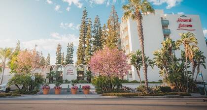 Howard Johnson by Wyndham Anaheim Hotel & Water Playground