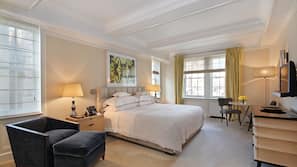 Roupas de cama premium, edredons de pluma, frigobar, cofres nos quartos