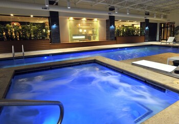 Holiday Inn Hotel & Suites Charleston West