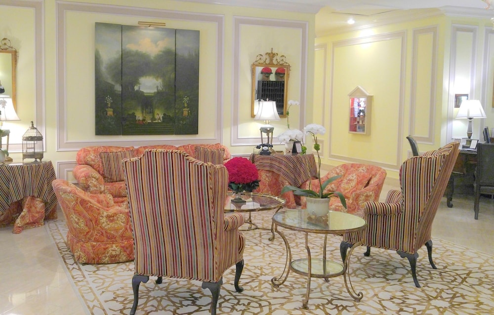 The Chesterfield Palm Beach 2018 Room Prices 410 Deals Reviews The Chesterfield Palm Beach 4 0 Out Of 5 Hotel Front Evening Night Featured Image Lobby