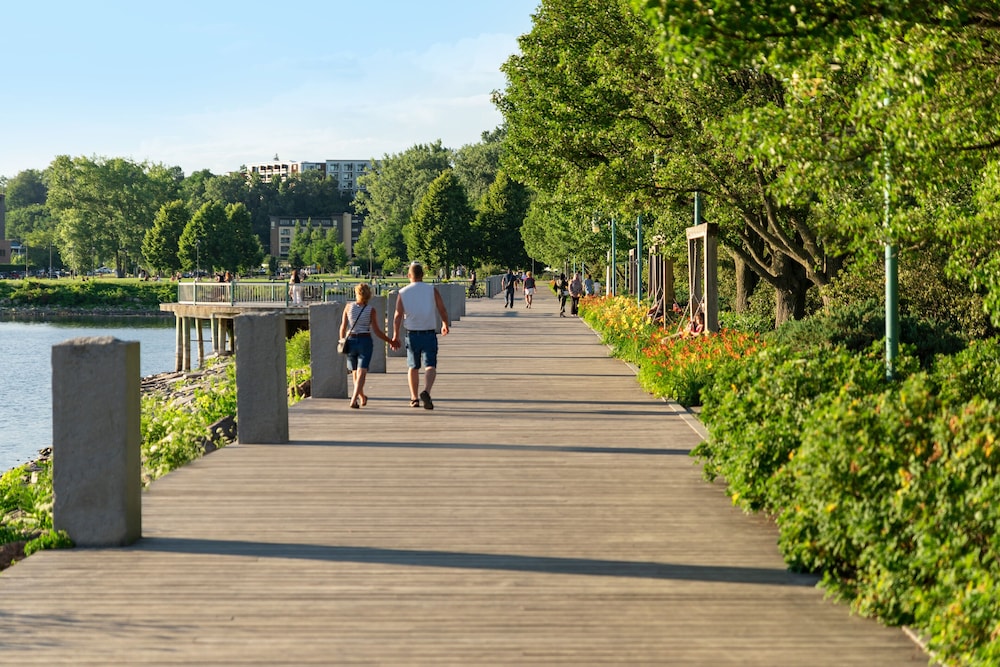 Hilton Burlington Lake Champlain in Burlington Best Rates & Deals on