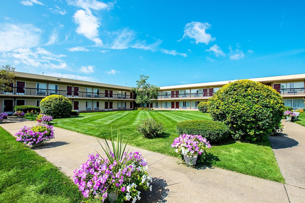 Red Roof Inn & Suites Battle Creek