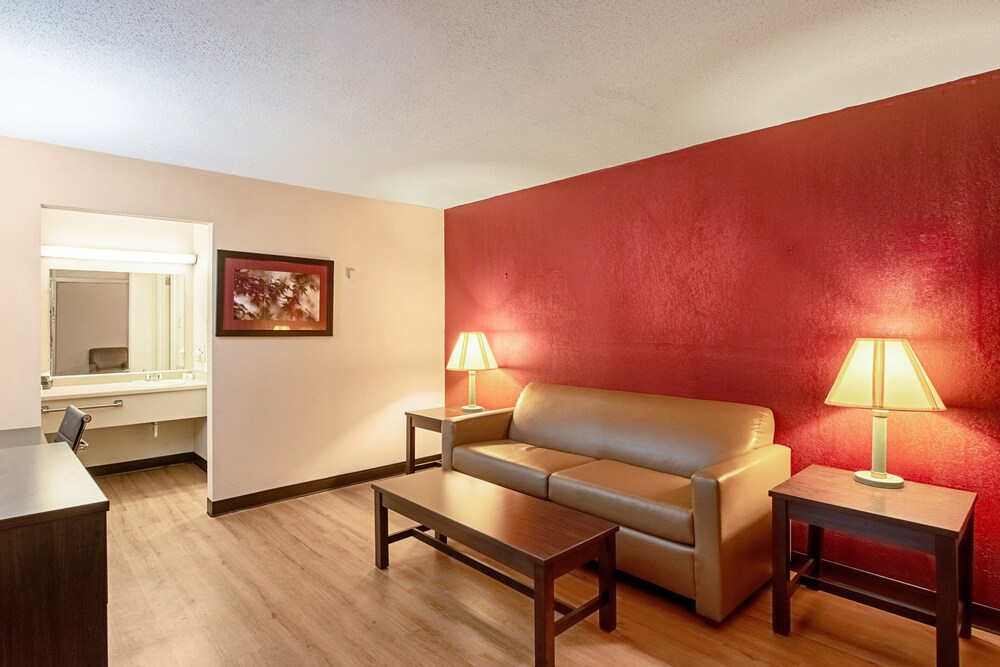 Red Roof Inn & Suites Battle Creek