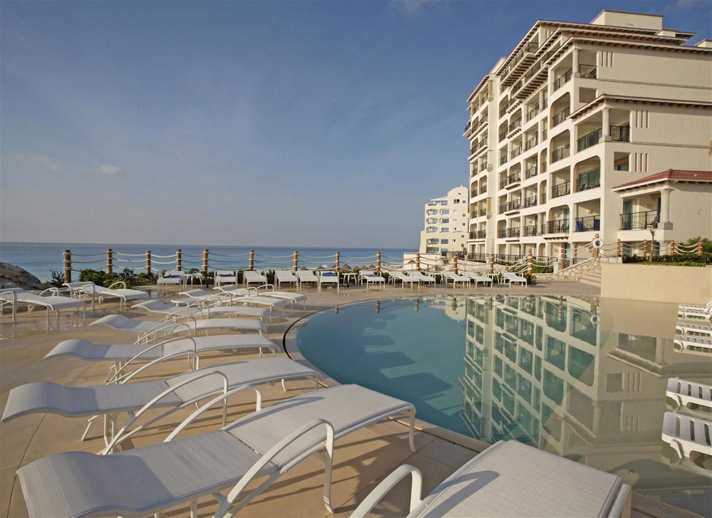 Outdoor pool, Grand Park Royal Cancun - All Inclusive