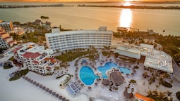 Grand Park Royal Luxury Resort Cancun